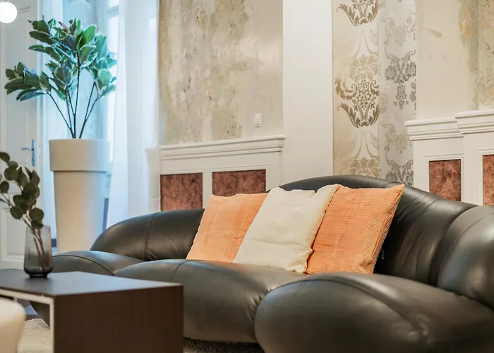 Luxury Designer In Center Of Appartement