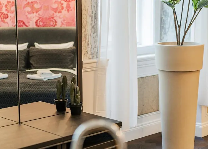 Luxury Designer In Center Of Appartement *