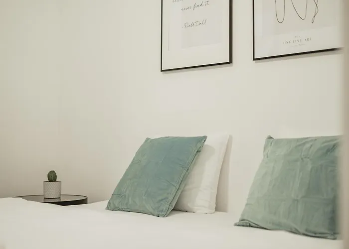 Luxury Designer In Center Of Appartement *