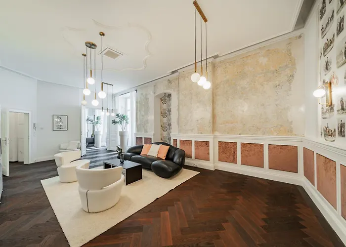 Luxury Designer In Center Of * Vienne