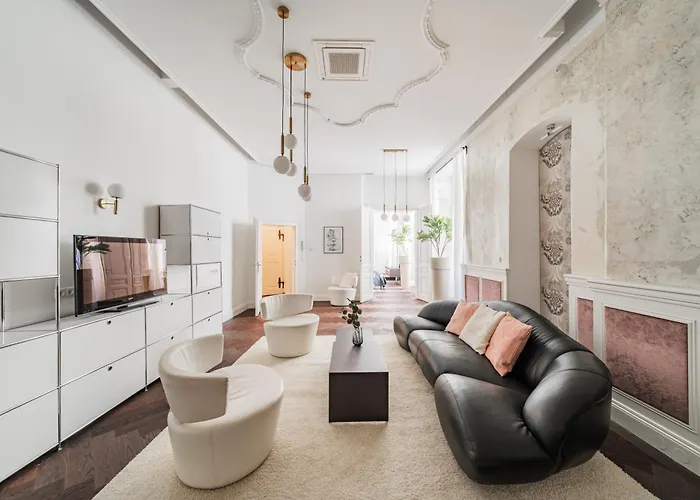 Luxury Designer In Center Of Vienne
